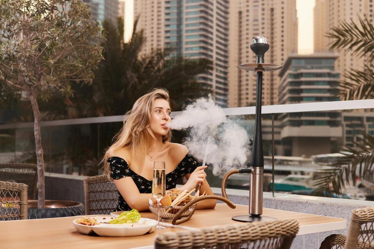 Crowne Plaza Dubai Marina By Ihg Hotel Екстериор снимка A woman smoking a hookah