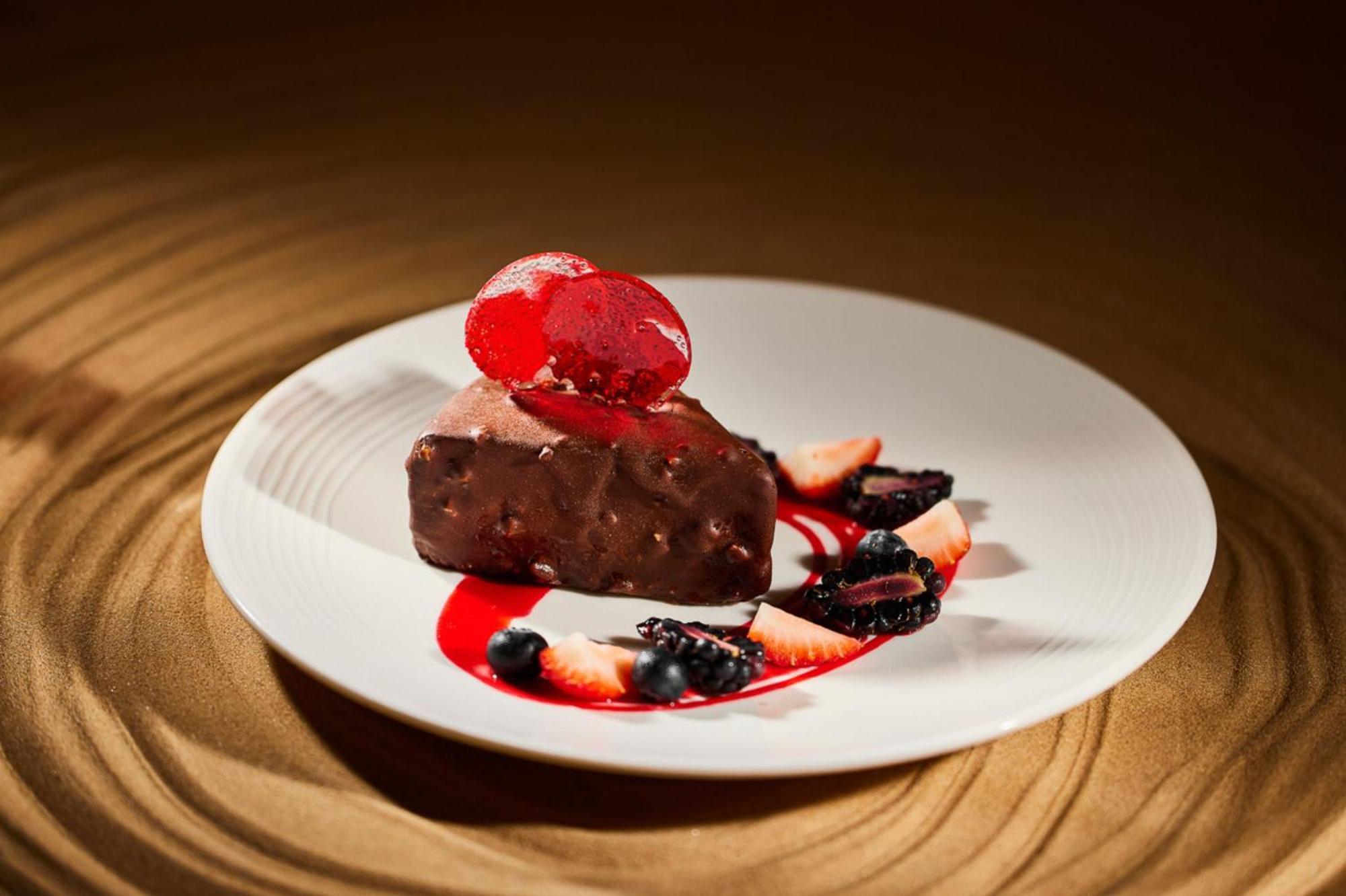 Crowne Plaza Dubai Marina By Ihg Hotel Екстериор снимка A chocolate dessert