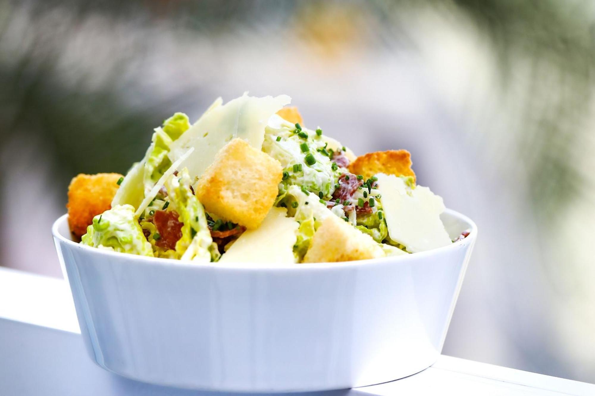 Crowne Plaza Dubai Marina By Ihg Hotel Екстериор снимка Caesar salad