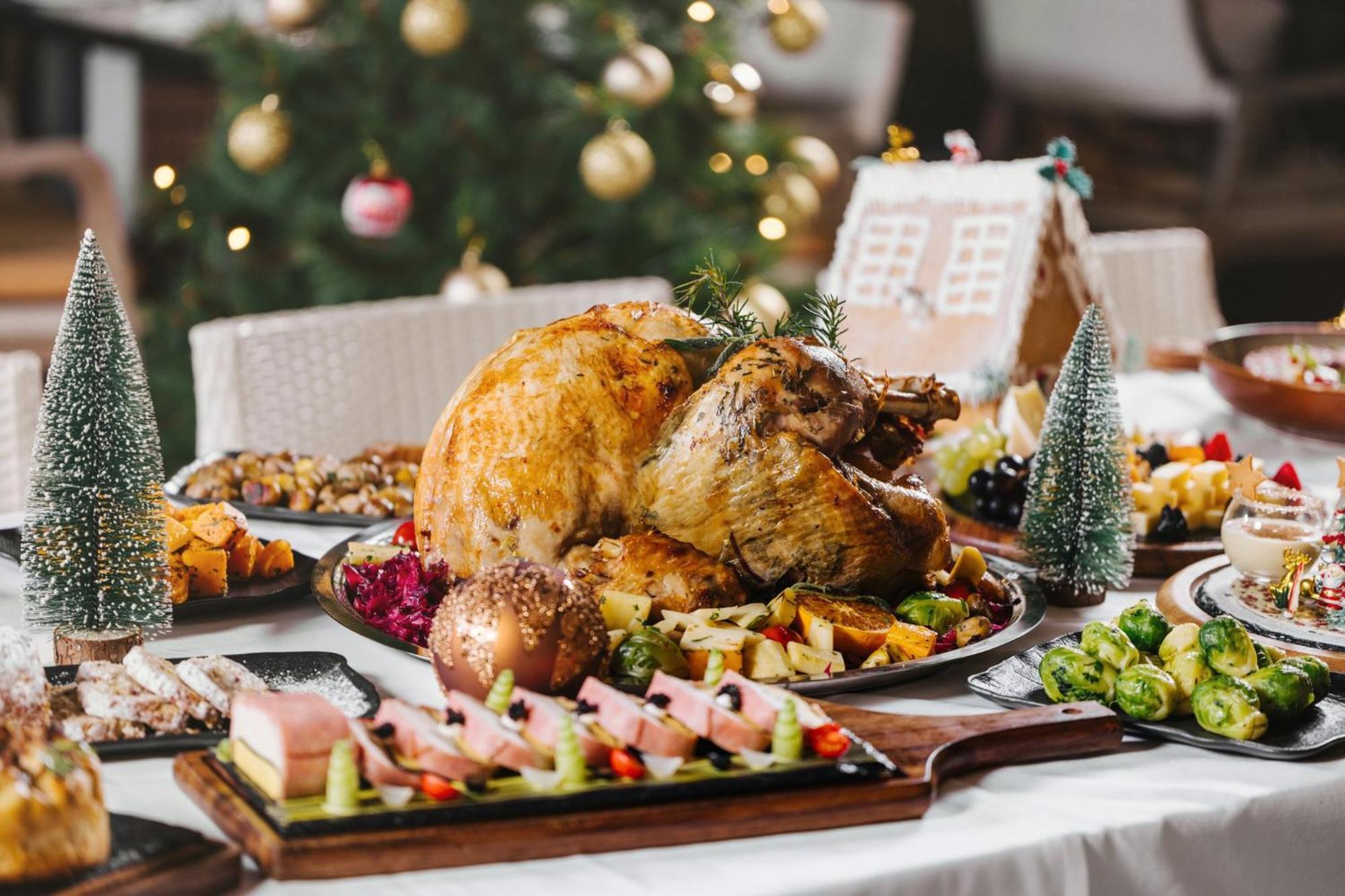 Crowne Plaza Dubai Marina By Ihg Hotel Екстериор снимка A Christmas dinner with a turkey